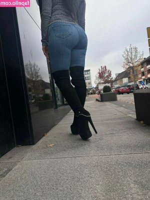 foxieefeetfree - Who’d love to be my online lover, talk dirty all the time and enjoy