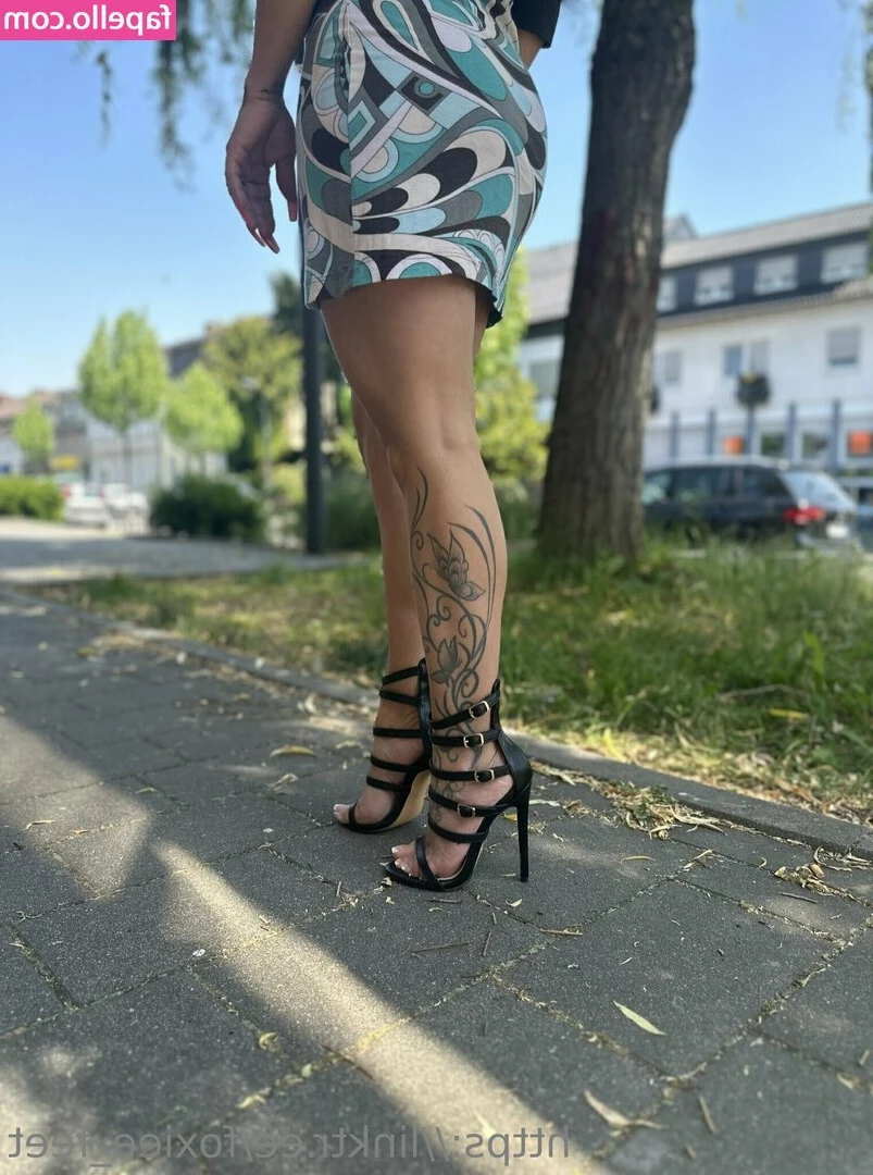 foxieefeetfree - Mirror pics