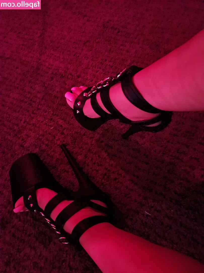 foxieefeetfree - Happy Friday