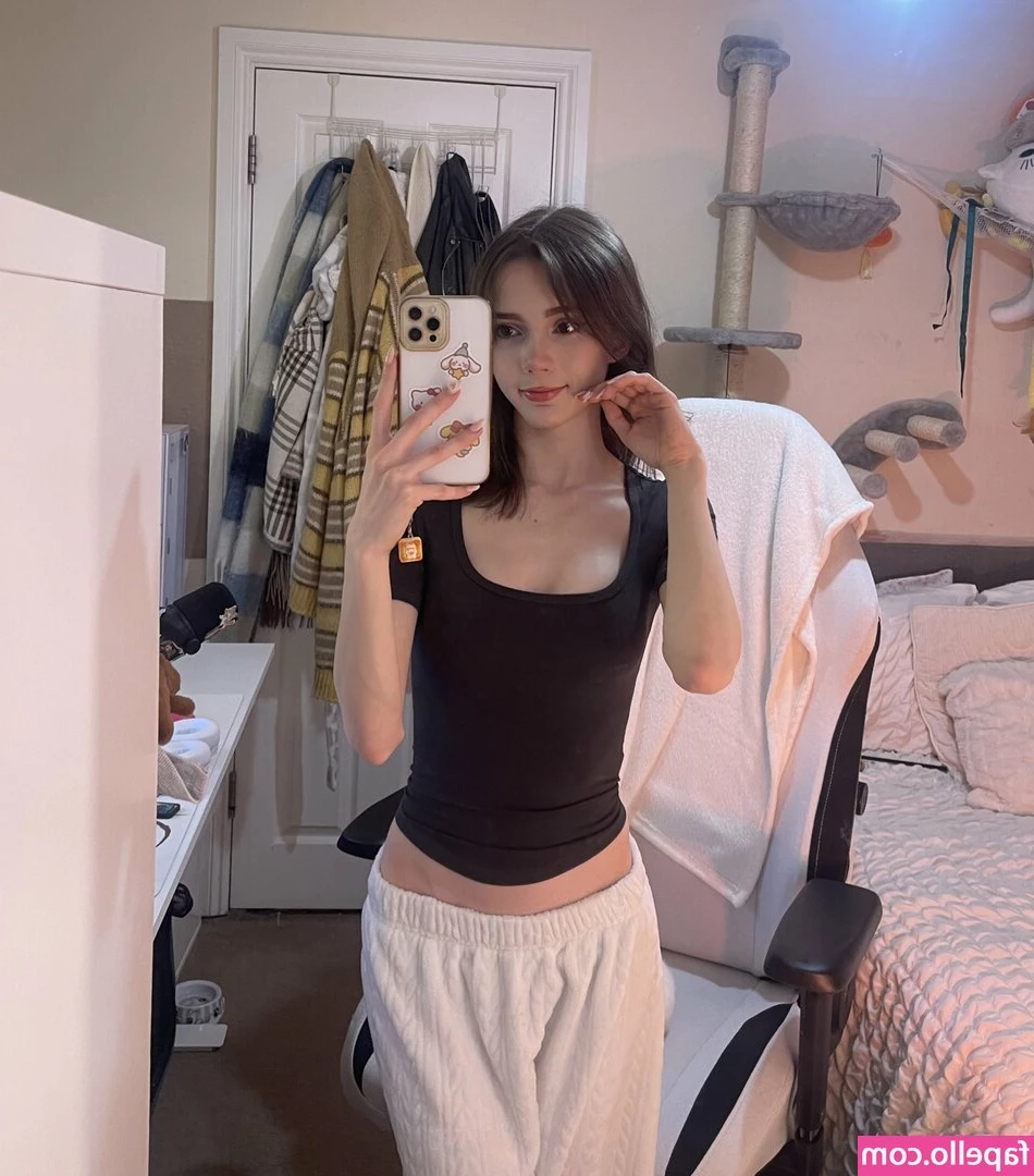 Hollsbeauti - Mmmm horny