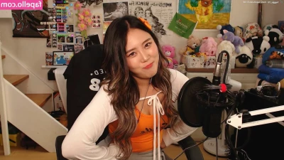 Yuggie_TV [ yuggie-tv ] - brooke's titties are so fun to play with 😈 i wish u could be here