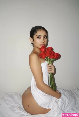 elara777 - My dang pussy falling out my panties