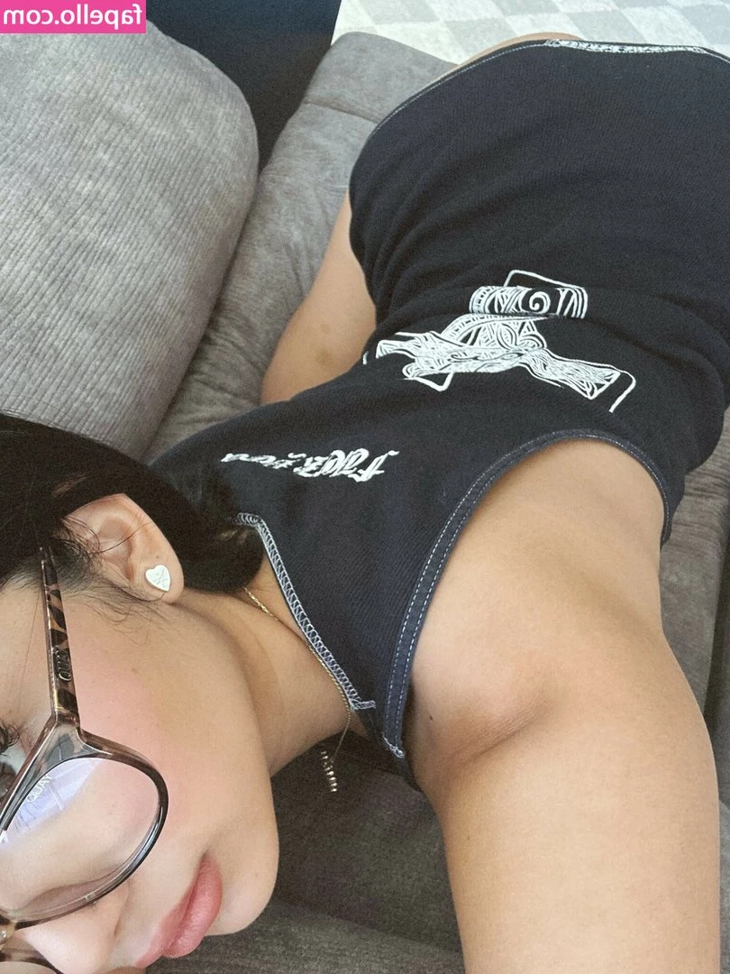 elara777 - @romemajorworld showing everyone just how I like my pussy eaten…