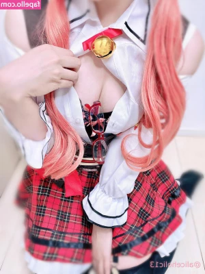 Aliceholic13 - This wasn t the sexiest costume I ve ever put on  but it might be one