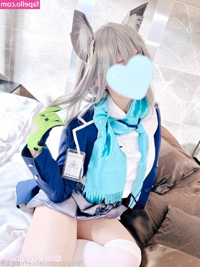 Aliceholic13 - Whos the best ASS EATER