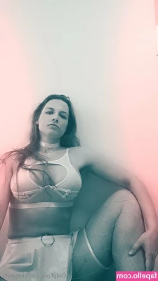 Kayeufy - Quiet my snow bunny let Daddy Bear treat you right