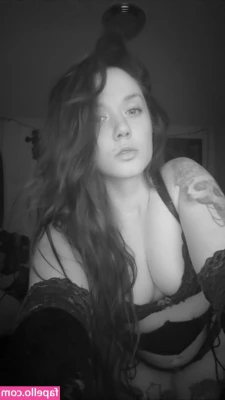 slimthick95 - Feeling very horny tonight   Am I the only one