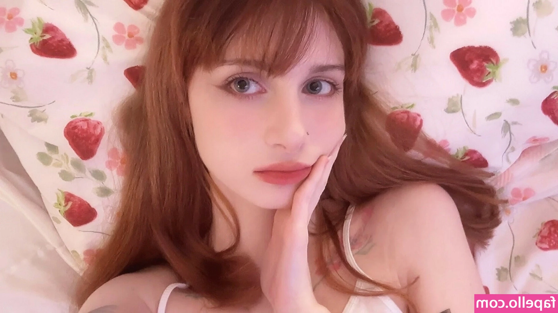 shortcke - completely NUDE