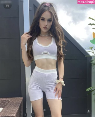 lfrxy - SUBSCRIBE NOW AND RECEIVE A GIFT  littlesabrinaThis naughty freshman 