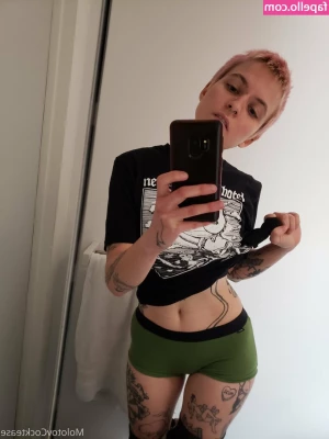 molotovcocktease - ass in fishnet