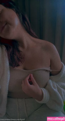  [ patientzzero ] - Pull my hair back and spank me 😋