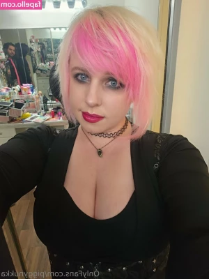 piggynukka - two cozy pillows for you  feel kissed