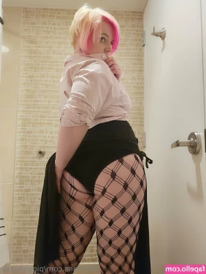 piggynukka - Who likes ass play  Tip  20 for 10 minutes of a lot of ass fingering 