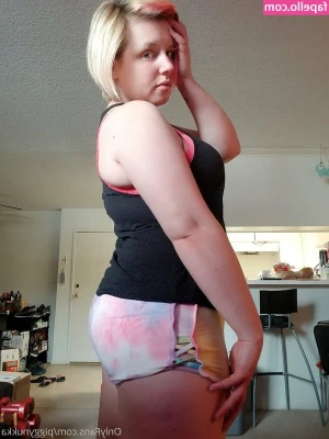 piggynukka - Dildo fucking until pussy cream runs down my ass crack while I m in