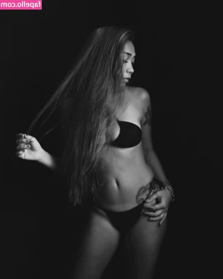 Kat TaylorSaydie [ kat-taylorsaydie ] - HOLLY JOLLY MILFMAS  with  bikinibrittanyxxx Check your DM