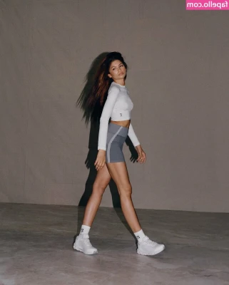 Zendaya [ zendaya-2 ] - Meine Muschi müsste wieder mal geleckt werden, danke! 😜