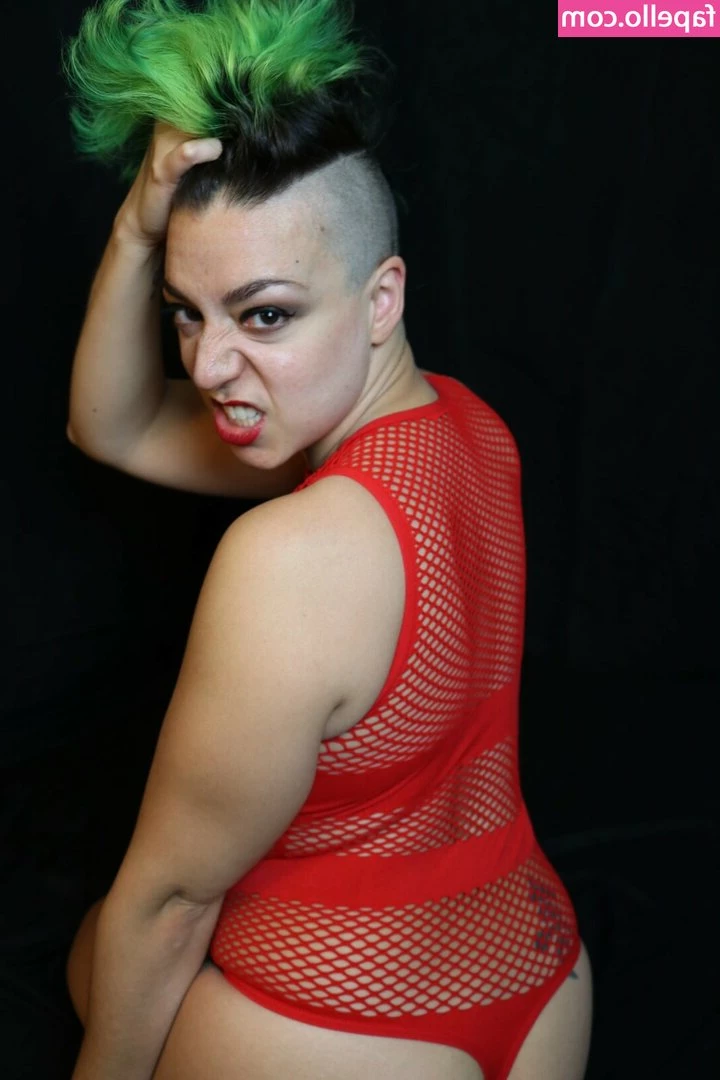 Sarah The Rebel [ sarah-the-rebel ] - I m packing for Miami babe  Let s do it     Which one