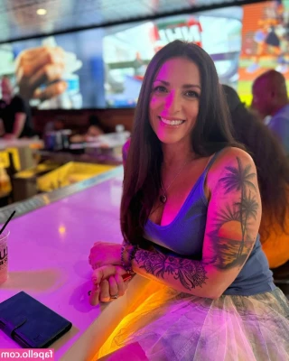 Maria May [ maria-may ] - Ando caliente
