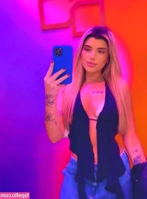 lauraorty - 3 pussy pics  amp  twerk video for you babes  8 today   DM me if you