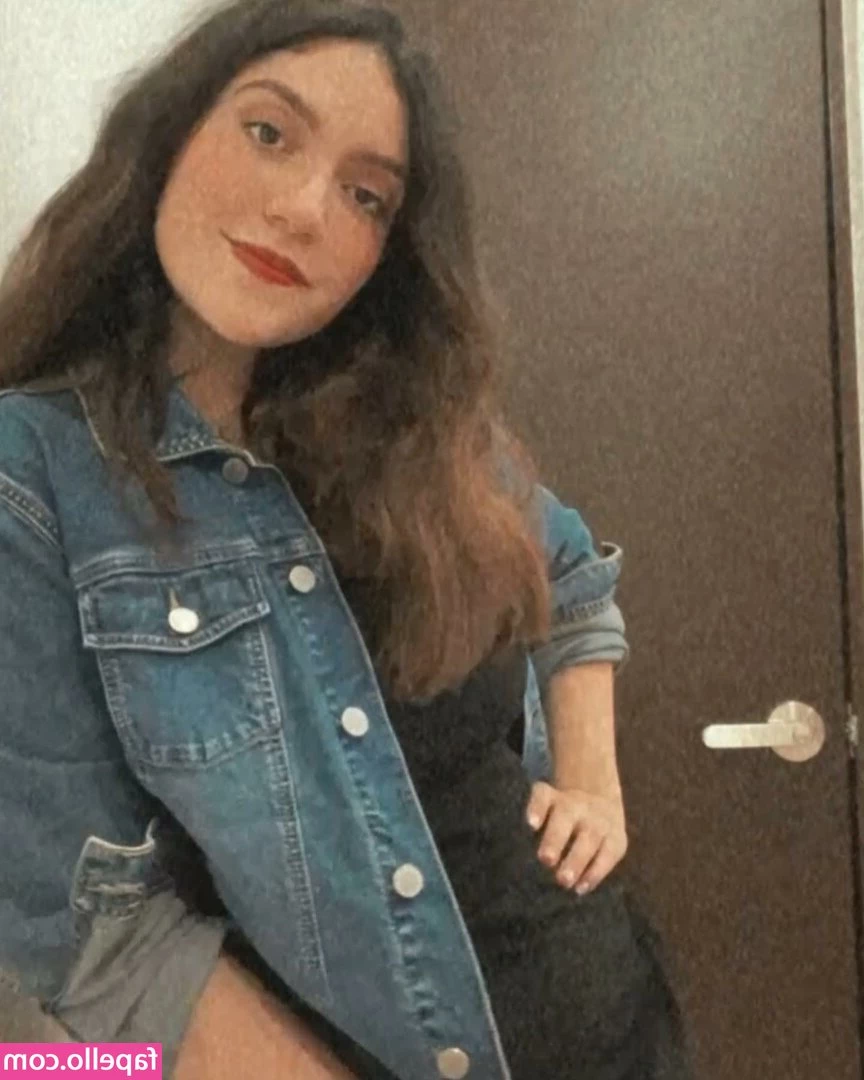 Valeria Alcalá [ valeria-alcala ] - Took these pics right after posting pics and a reel of me in this top