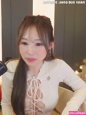 hello_kiko [ hello-kiko ] - Any time I make an ass vid I get asked "is there spanking?" So I made