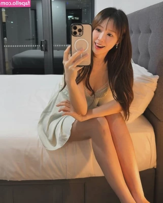 hello_kiko [ hello-kiko ] - He likes it better when I wiggle my toes on his balls 🥰 the sight