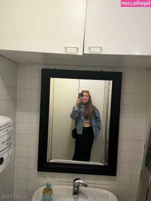 soraya_xxxfree [ soraya-xxxfree ] - Just a sneaky little trailer that a few fit babes and myself are