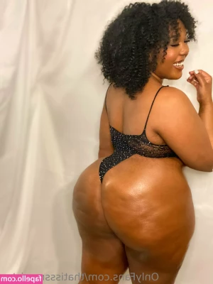 thatisssmysister - Hope everyone has a happy hump day  Ask about solo and b g custom
