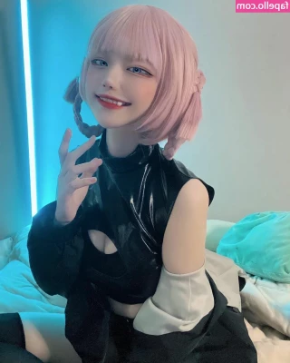 hinachan01 - My waist is JUST over 27 inches - how would I fit in your hands