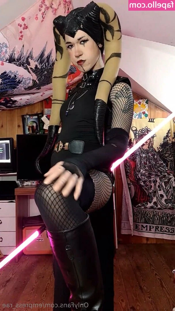 empress_rae [ empress-rae ] - Here's a preview image from my new topless video SEX APPEAL ON THE