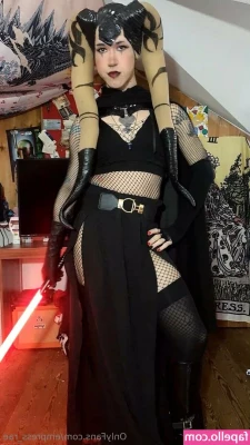 empress_rae [ empress-rae ] - Let's get naughty before bed. Take my pjs off and worship my feet