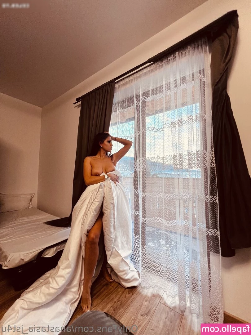 Anastasia jst4u [ anastasia-jst4u ] - Who is going to Worship my beautiful feet