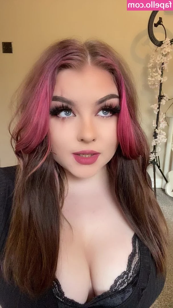 Holyhollyphoebe - Getting naughty again 🍒🍒🍒