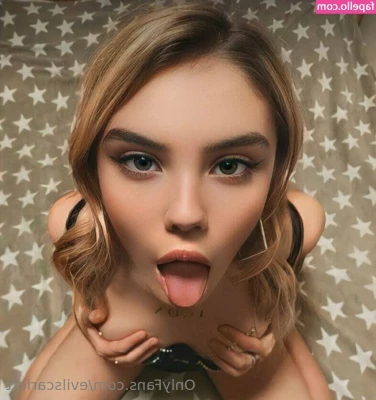 evilscarlett - I'm a Christmas tree 🎄 you can put the presets on my feet