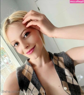 evilscarlett - Wanna see if you can get your tongue in there    who s into sounding 