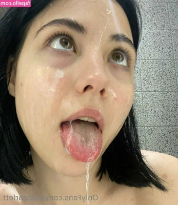 evilscarlett - Cheeky Tuesday 🍑  Smooth or natural, what’s your preference?