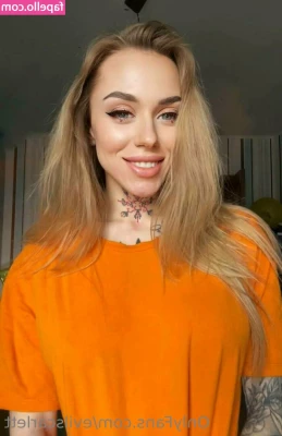evilscarlett - I need a good hug ☺️