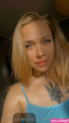 evilscarlett - Enjoy every inch of me daddy