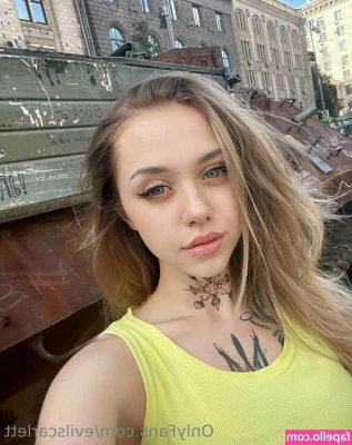 evilscarlett - Wanna see me cum using these    Send me a tip of  30 for the full 10