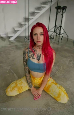 evilscarlett - A little morning fuck from behind