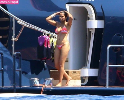  [ padma-lakshmi ] - Trying all of the heads for a magic wand toy 😯💦