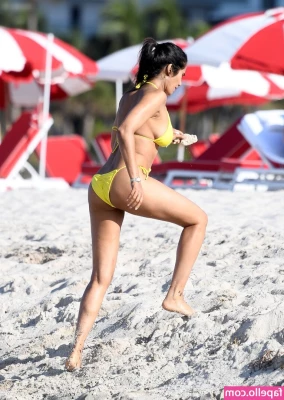  [ padma-lakshmi ] - Front or back? 🥵