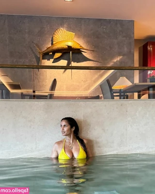  [ padma-lakshmi ] - HAPPY HALLOWEEN   this shit was so funny to me Yall I mSorry but I