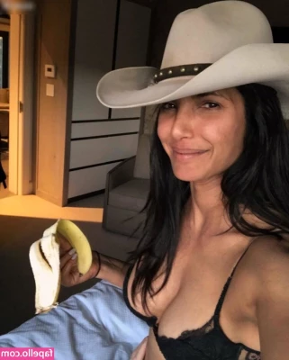  [ padma-lakshmi ] - Too good not to post the color version here. With @ivankabby