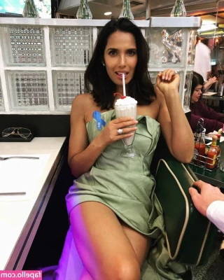  [ padma-lakshmi ] - Blessed by the booty today