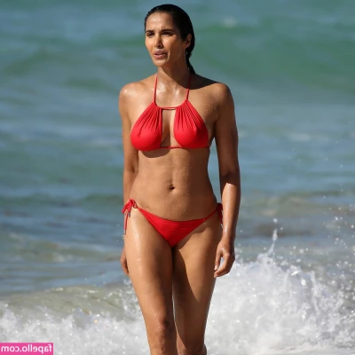  [ padma-lakshmi ] - Who wants to watch me live on here tomorrow night  let me know x