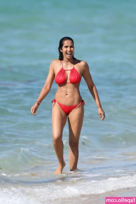  [ padma-lakshmi ] - Fishnets and chains  Sounds like a good night to me   Unlock here or