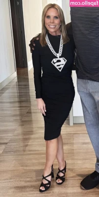  [ cheryl-hines ] - That’s a lot of girl cock