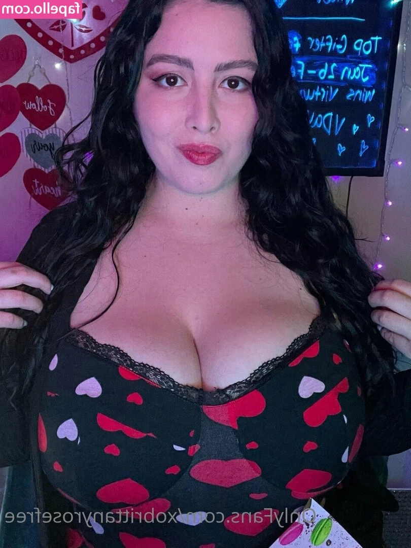 xobrittanyrosefree - Enjoy 3 mins of some sloppy upclose foot worship on this valentines