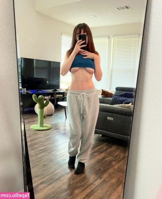 EmiliaNSFW - Hmmmm, the things I could do to you with my big tits! Find out right